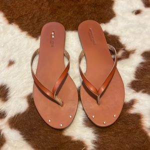 American Eagle brown flip flops.
